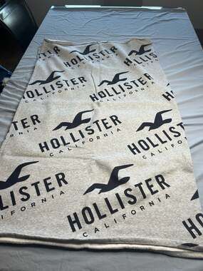 Hollister California Heather Gray Fleece Logo Throw Blanket